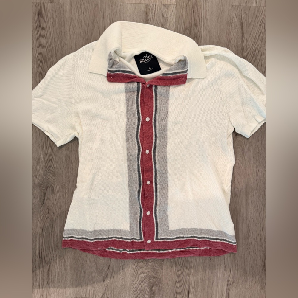 Hollister Men’s Cream and Red Button-Up Sweater